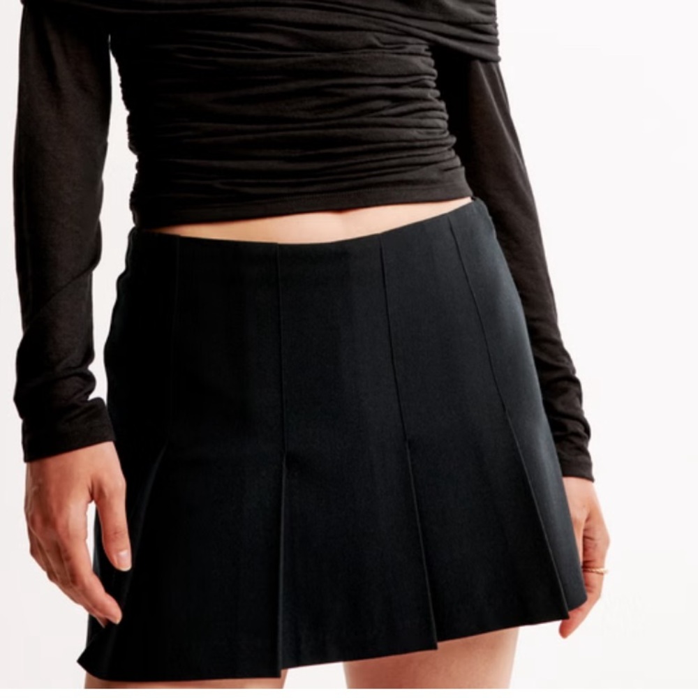 Vintage 725 Originals Mini Black Pleated Skort - size medium